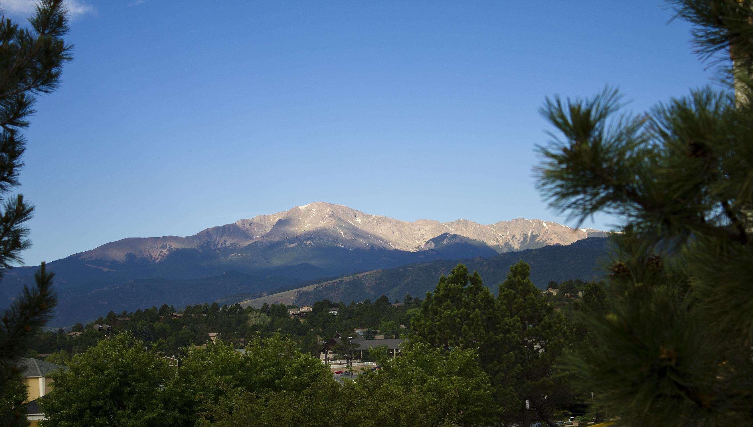 Embassy Suites By Hilton Colorado Springs Exteriör bild
