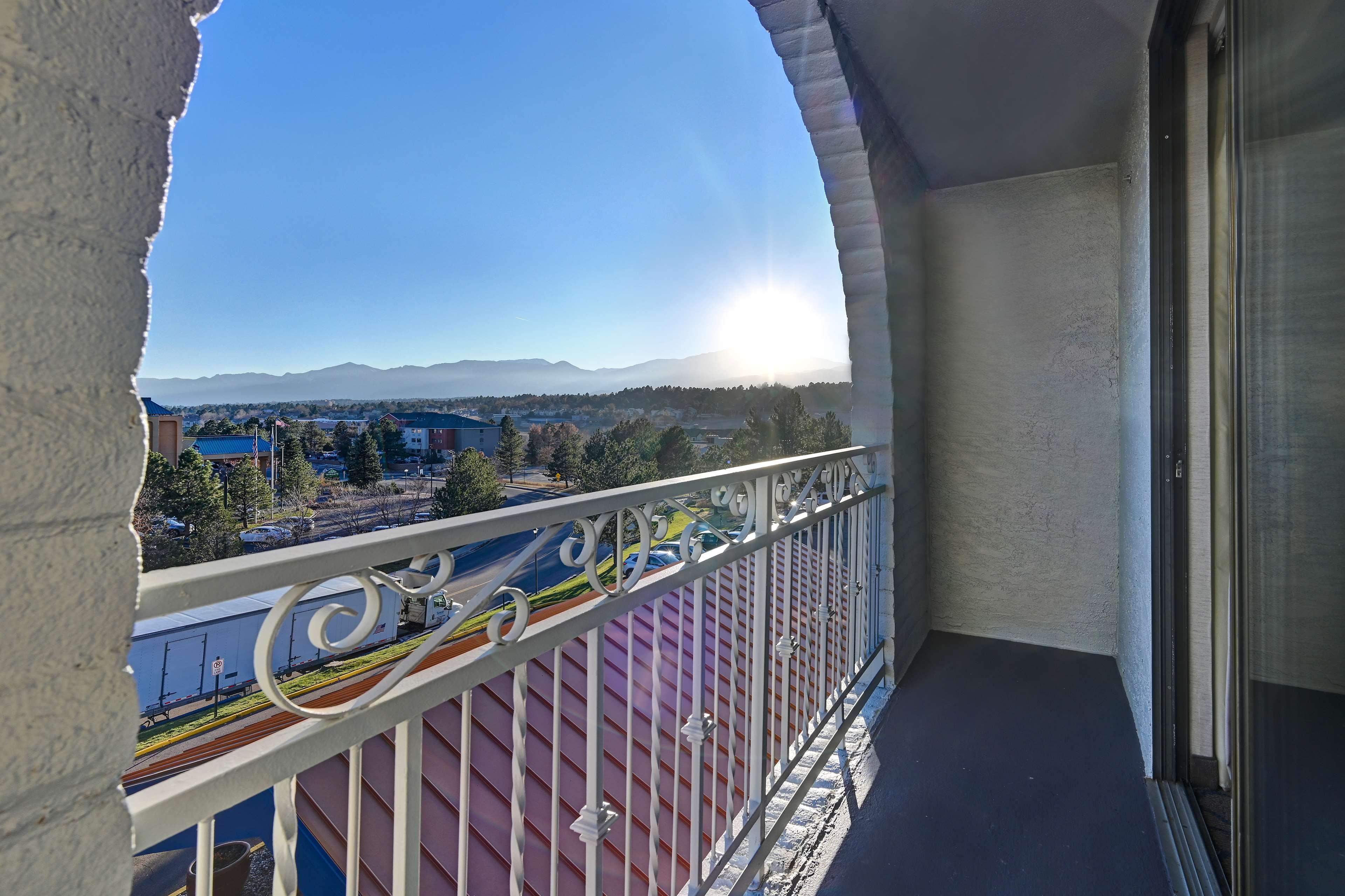 Embassy Suites By Hilton Colorado Springs Exteriör bild