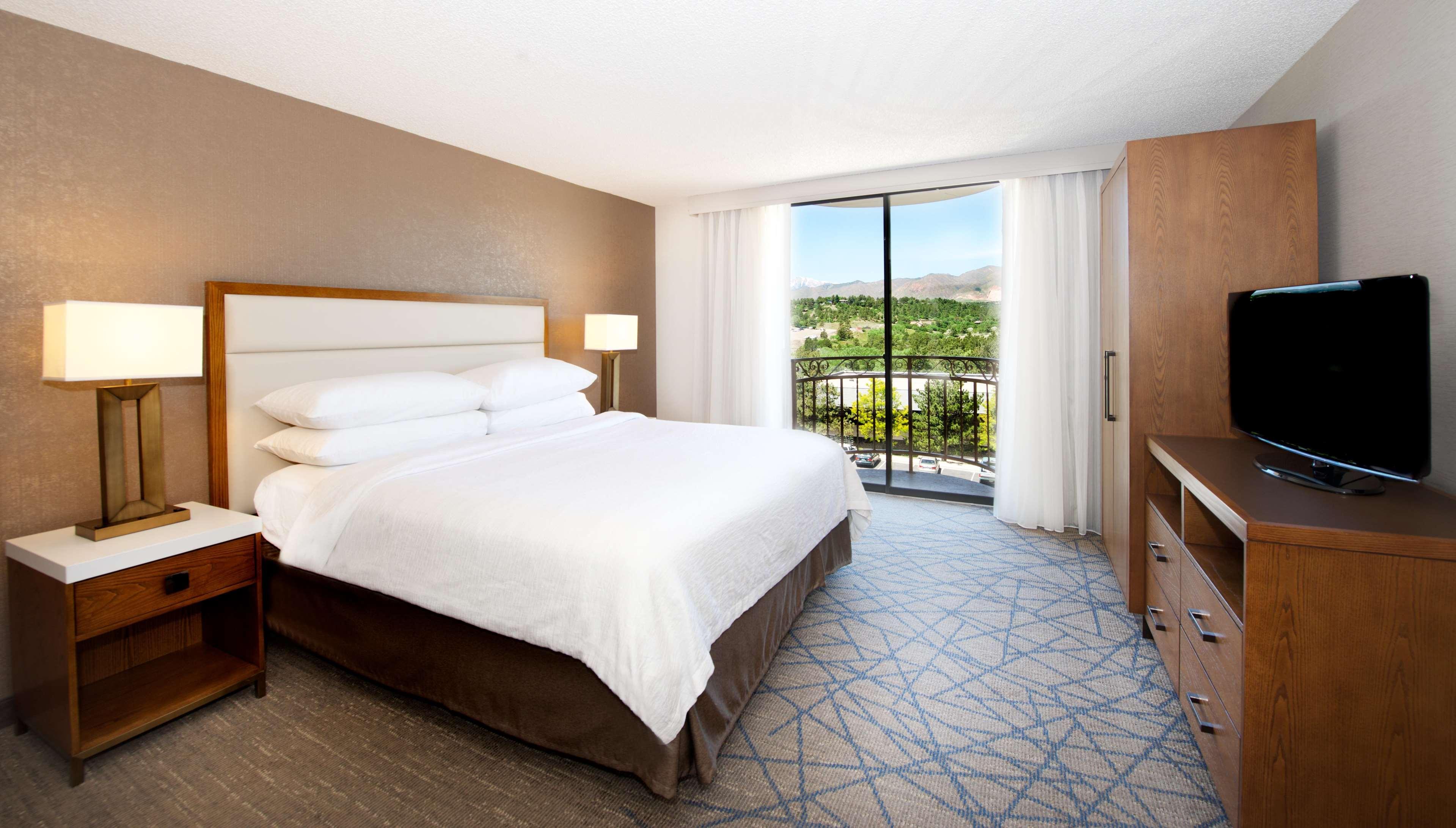 Embassy Suites By Hilton Colorado Springs Exteriör bild