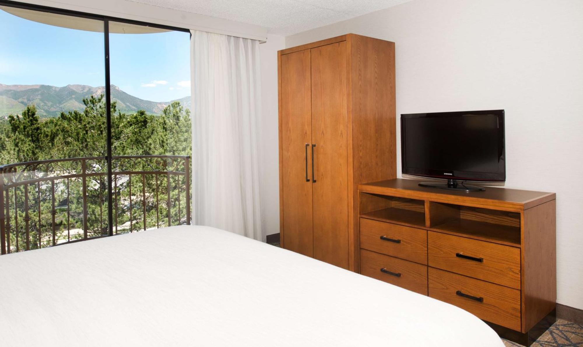 Embassy Suites By Hilton Colorado Springs Exteriör bild