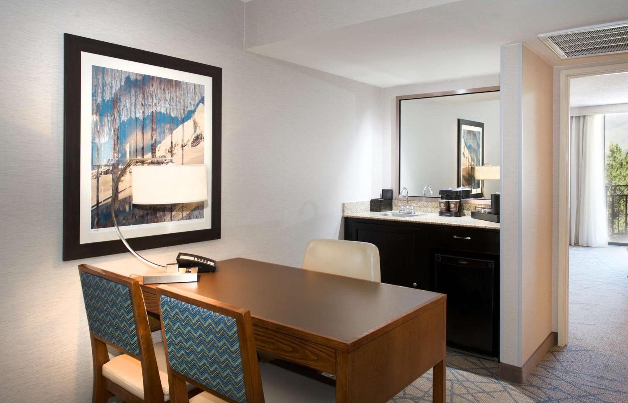 Embassy Suites By Hilton Colorado Springs Exteriör bild