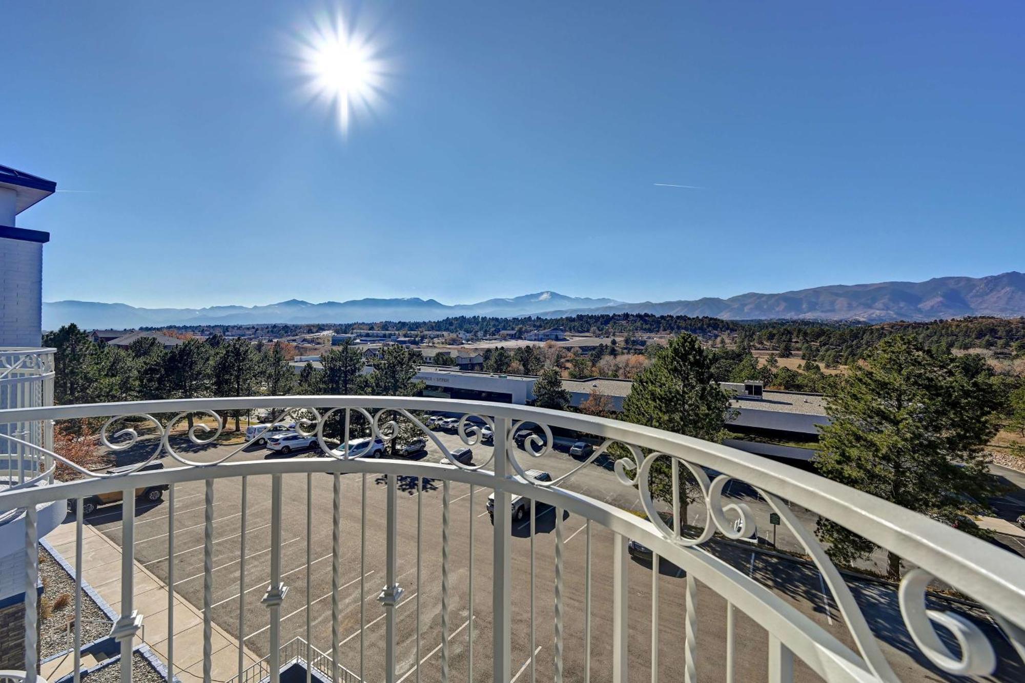 Embassy Suites By Hilton Colorado Springs Exteriör bild