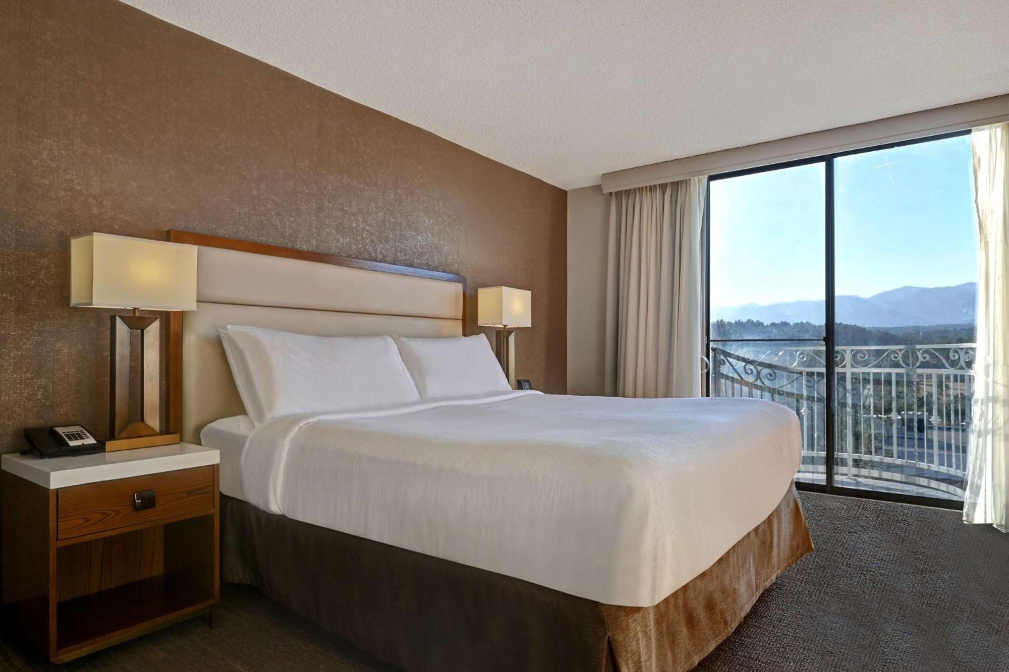 Embassy Suites By Hilton Colorado Springs Exteriör bild
