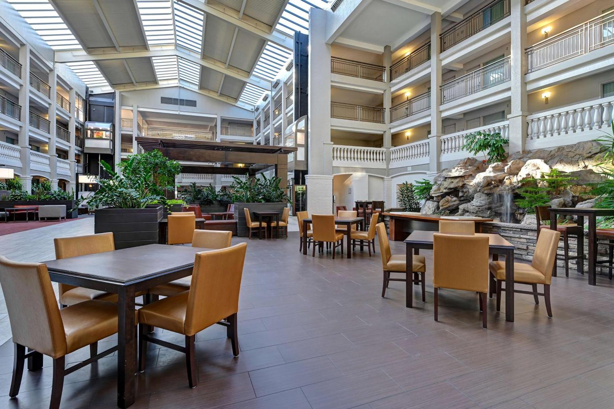 Embassy Suites By Hilton Colorado Springs Exteriör bild